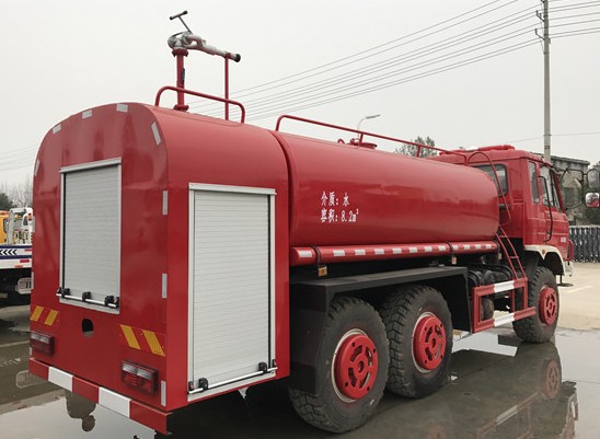 東風(fēng)六驅(qū)灑水車(chē)圖片 東風(fēng)六驅(qū)灑水車(chē)圖片