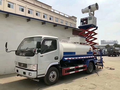 多功能灑水車型號(hào)_5方東風(fēng)多利卡旋轉(zhuǎn)吊臂升降桿抑塵車