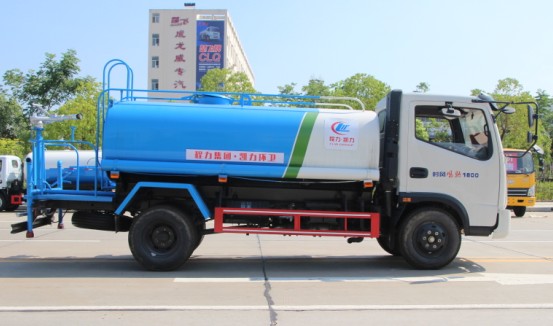 時(shí)風(fēng)風(fēng)順5方灑水車高清圖片 時(shí)風(fēng)風(fēng)順5方灑水車高清圖片