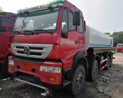 庫(kù)存重汽M5G前四后八灑水車圖片 庫(kù)存重汽M5G前四后八灑水車圖片