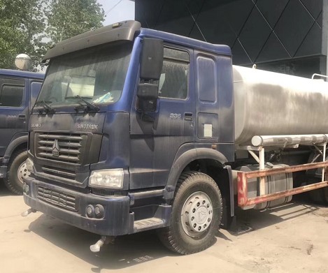 兩臺(tái)庫(kù)存20方重汽豪沃灑水車整車圖片 兩臺(tái)庫(kù)存20方重汽豪沃灑水車整車圖片