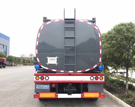 東風(fēng)天龍半掛運(yùn)水車圖片 東風(fēng)天龍半掛運(yùn)水車圖片