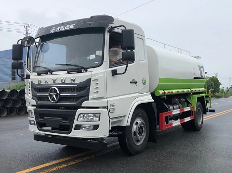 12方灑水車租賃價(jià)格表_國六12方大運(yùn)F6綠化灑水車廠家價(jià)格
