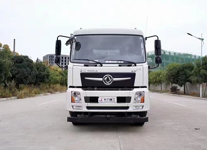 25方灑水車(chē)大約多少錢(qián)一臺(tái)呢_國(guó)六東風(fēng)專(zhuān)底D3V前四后八26方灑水車(chē)廠家價(jià)格