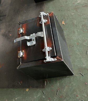 灑水車的工具箱廠家定制_單開門拉桿鎖灑水車工具箱 灑水車的工具箱廠家定制_單開門拉桿鎖灑水車工具箱
